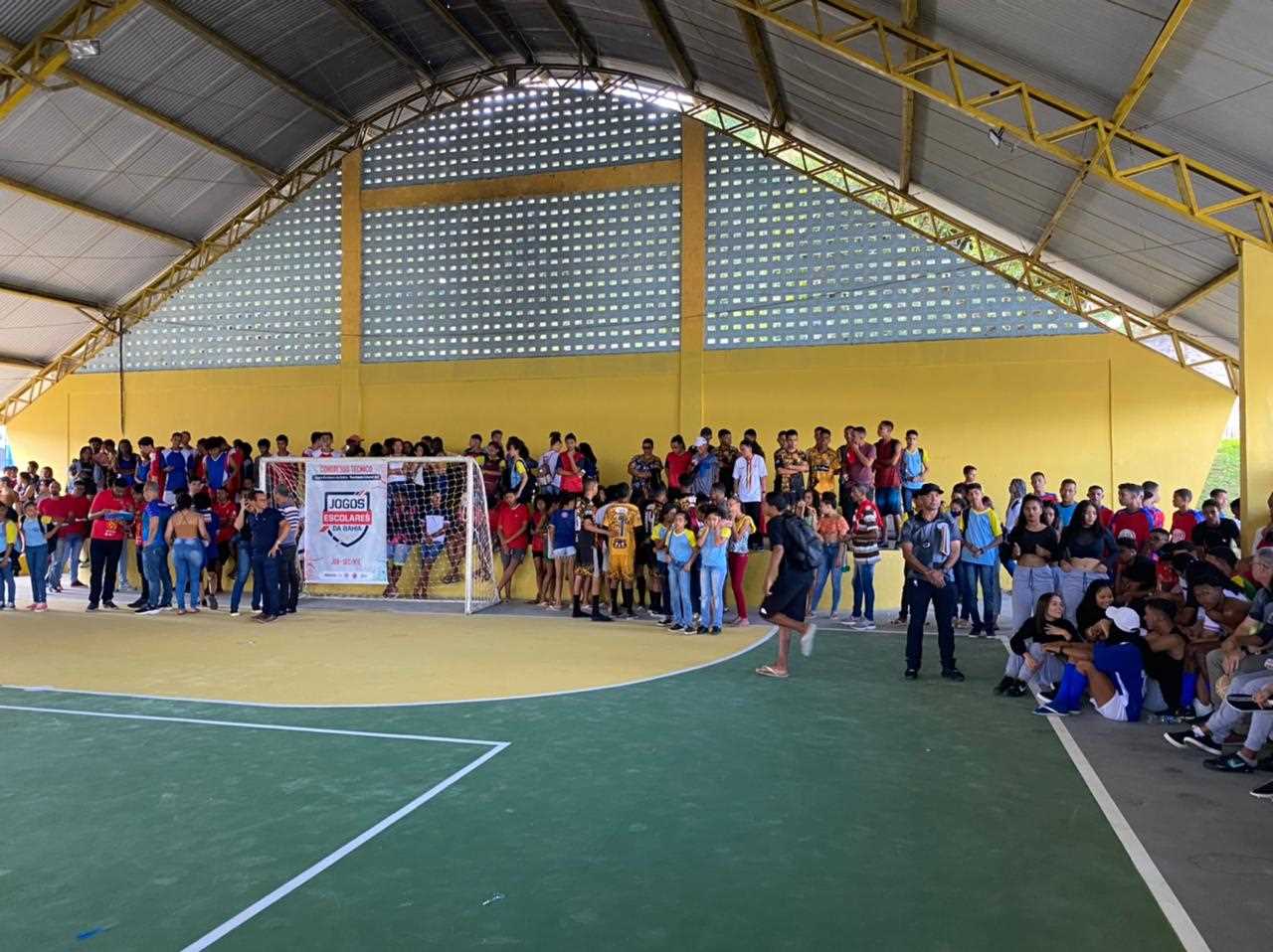 Camacã: Prefeitura faz manutenção de campos de futebol, pinturas em quadras e recebe jogos escolares